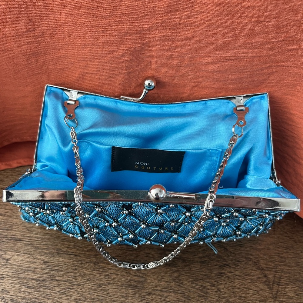 NEW MONI COUTURE BEADED CLUTCH PURSE - Picture 7 of 7
